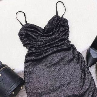 Đầm body cổ đổ kim sa