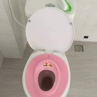 Kệ thu nhỏ bồn cầu cho bé