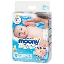 MOONY TIÊU CHUẨN TÃ DÁN NEWBORN 90 miếng/ S 82 miếng