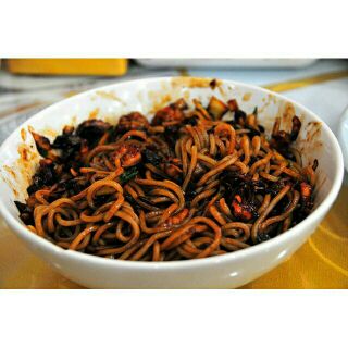 Mì sốt tương đen ottogi 135g