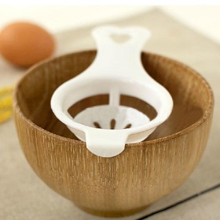 Dụng cụ tách lòng đỏ trứng gà