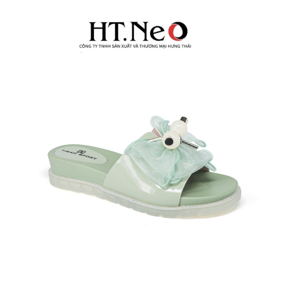 Sandal nữ HT.NEO Thiết kế đế cao su cao 3 cm cùng da mềm mại, viền dép đính đá cùng nơ vải cực xinh SDN100