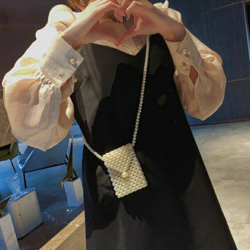 Túi xách đeo chéo dáng dài kết hạt cườm giả ngọc trai