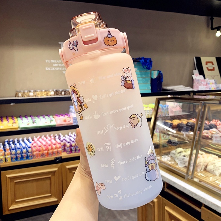 Bình nước 2l tặng sticker có vạch báo chia giờ uống nước, có ống hút,  nhỏ gọn có thể mang đi nhiều nơi - K1312