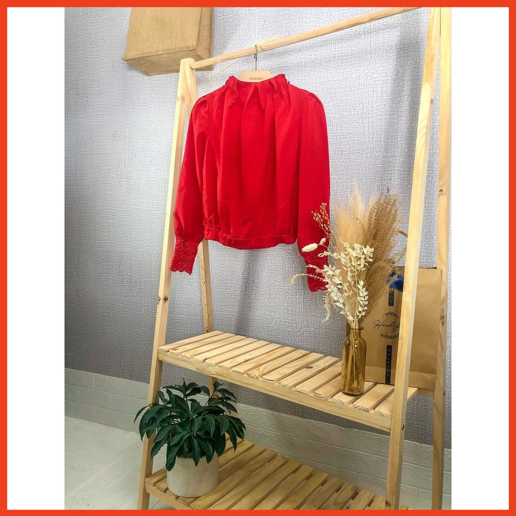 Áo công sở kín cổng cao tường đỏ đô. Dưới 50kg