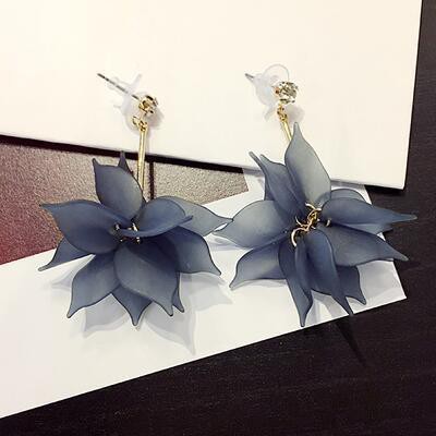 Bông tai hoa giấy