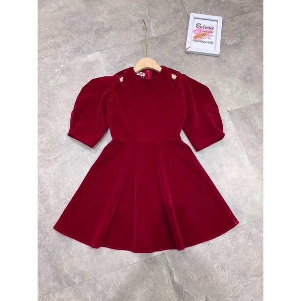 [THIẾT KẾ CAO CẤP]Váy nhung đỏ khoét ngực đỏ đen tay ngắn chữ A | BigBuy360 - bigbuy360.vn