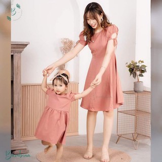 váy đôi mẹ và bé gái