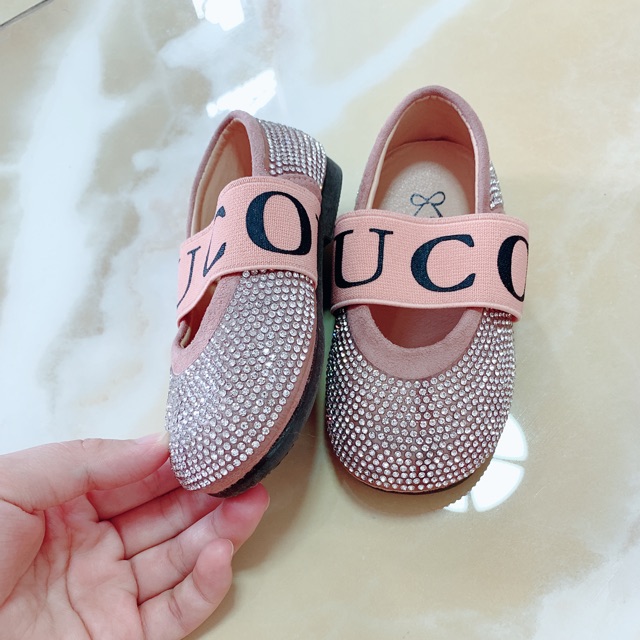 Giày của mom Thảo Giang