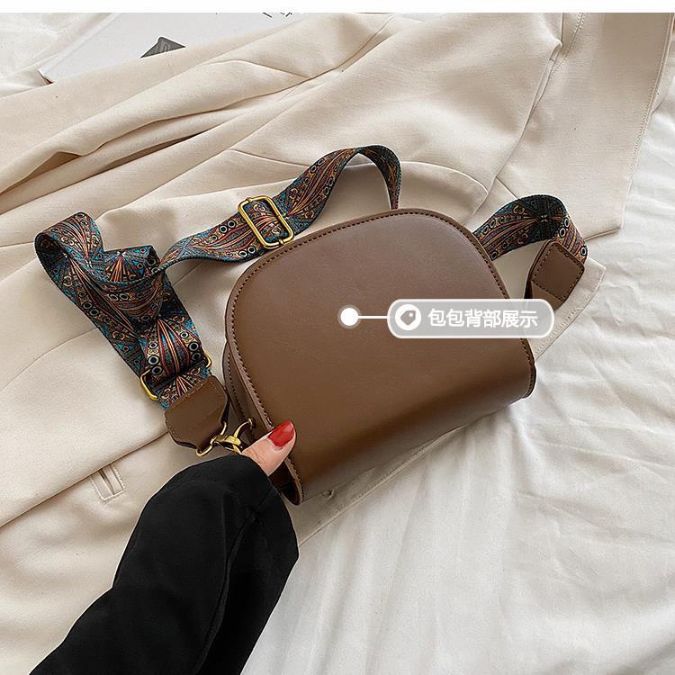 Túi Đeo Chéo Vai Thiết Kế Hình Yên Ngựa Joker Mẫu Mới 2022 Thời Trang Thu Đông Cho Nữ