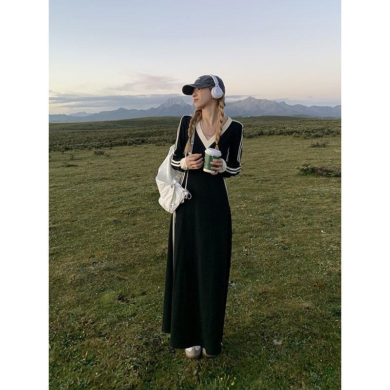 Đầm Đen Dài Tay Cổ Chữ V Phong Cách Retro Mùa Thu 2022 Cho Nữ