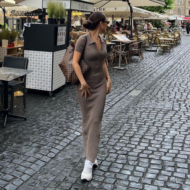 Đầm Maxi Cổ Polo Tay Ngắn Dáng Ôm Màu Khaki Cài Nút Thời Trang 2022 Cho Bạn Gái