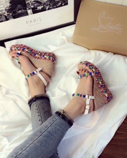 Giày Louboutin đế xuồng