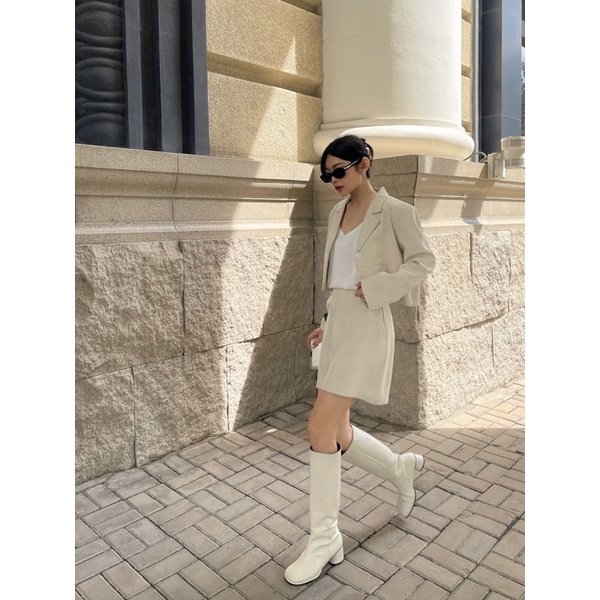 Chân váy A đính nút