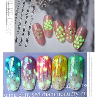 Sticker Trái Tim / Ngôi Sao Dạ Quang Dán Móng Tay
