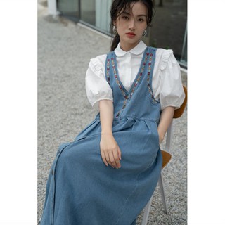 (Có sẵn) Váy yếm jeans xanh dáng babydoll cổ V thêu hình hoa lá xinh xắn phong cách vintage (ảnh thật)