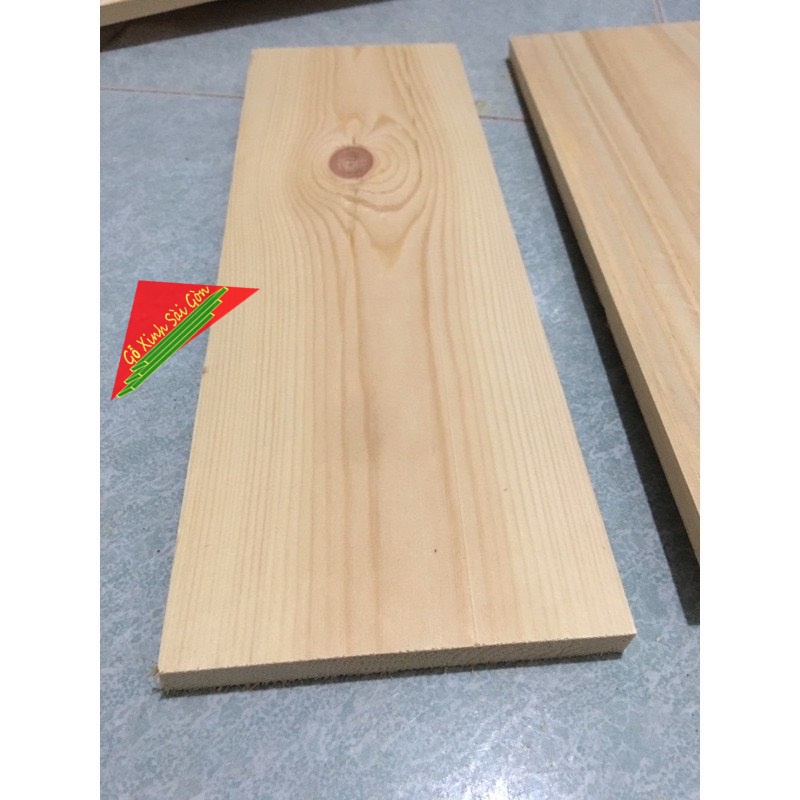 Tấm gỗ thông mặt lớn 24cm, dài 50cm, dày 2cm được bào láng 4 mặt đẹp thích hợp làm kệ, decorde, ốp tường