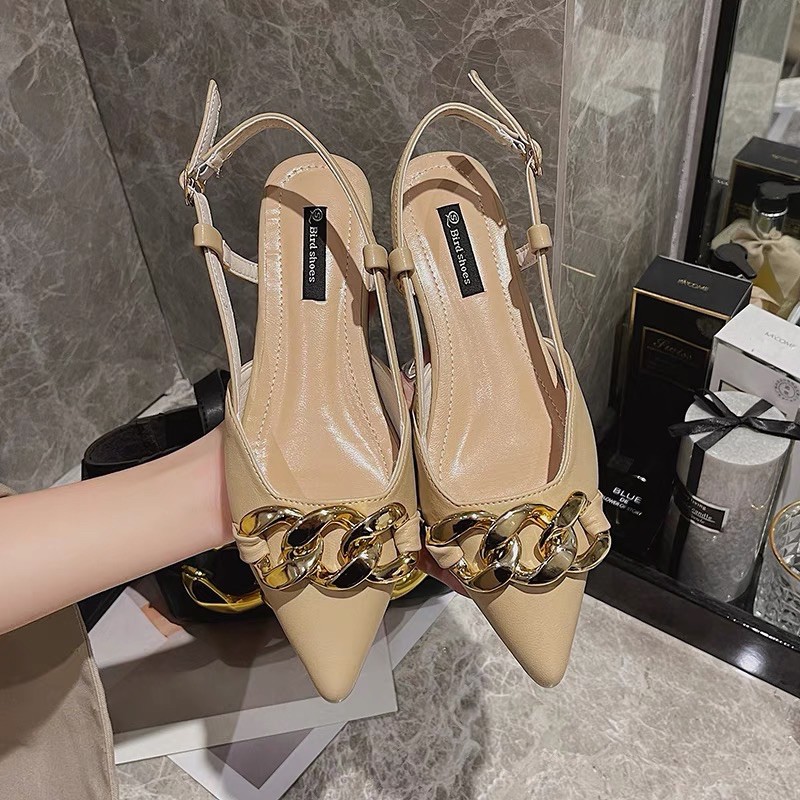 Giày sandal mũi nhọn hở gót khoá mắt xích đế bệt