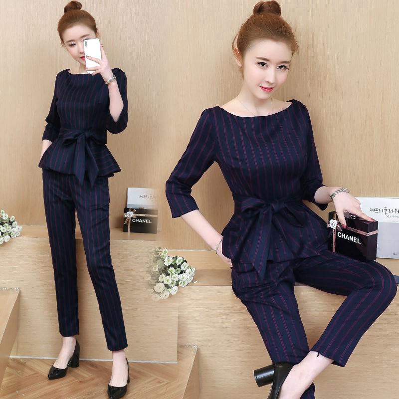 Bộ quần áo công sở viền sọc thanh lịch cho nữ
