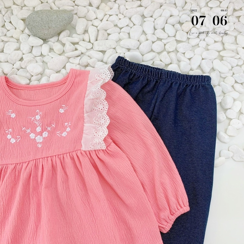 SBG433 - BỘ BÉ GÁI XUẤT DƯ ÁO HỒNG CÁNH TIÊN TRẮNG QUẦN GIẢ BÒ