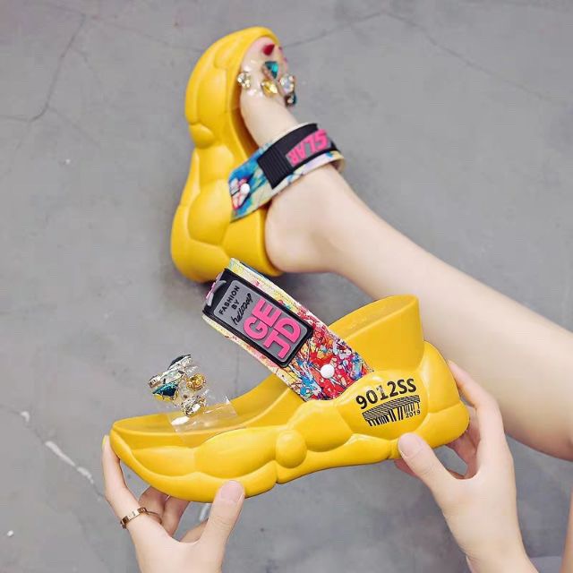 Sẵn vàng - dép bánh mì quai trong đính đá cá tính độc lạ 11cm