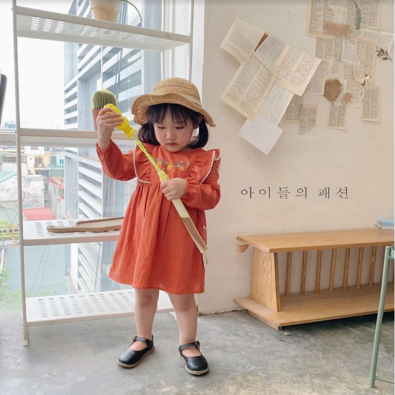 Đầm váy Linen thêu hoa bèo vai phối ren xuất Hàn cho bé