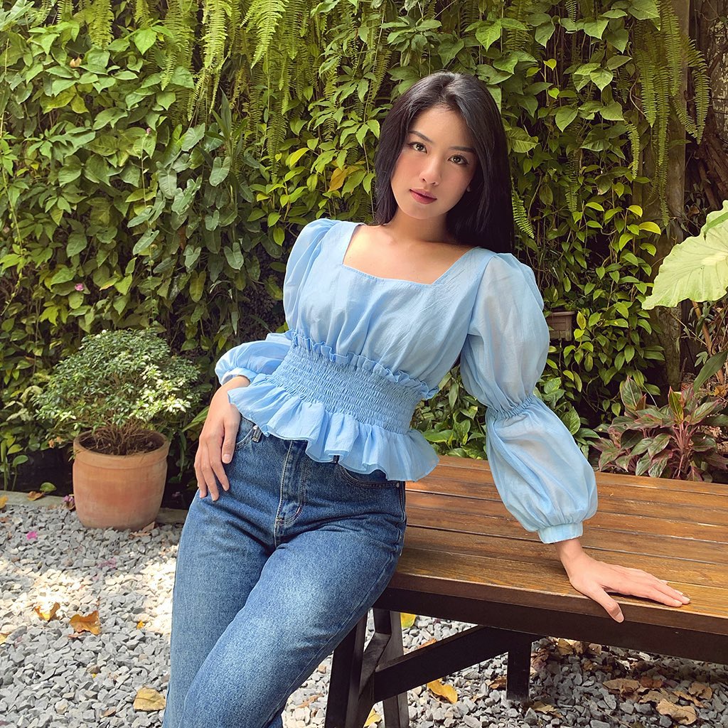 TheBlueTshirt - Áo Kiểu Nữ Tay Phồng Xếp Ly Cổ Vuông Màu Xanh Dương - Hebe Top - Blue