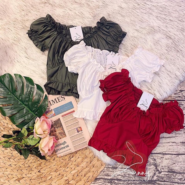 Áo croptop màu trắng