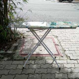 BÀN ỦI ĐỒ KIỂU THÁI (HÀNG CHÂN TO, KO KÊNH)