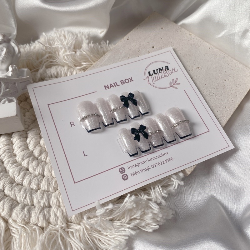 Nail box thiết kế theo size tay nơ đen xinh xắn