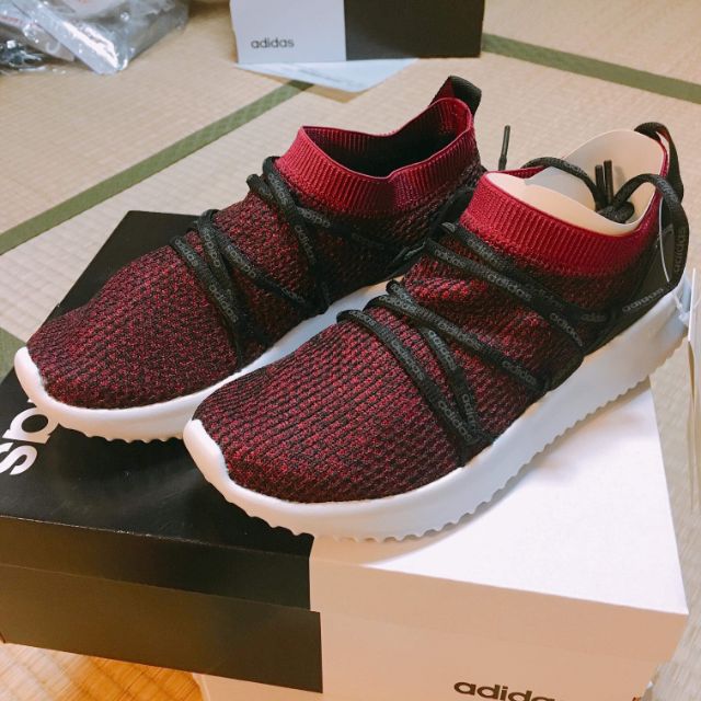 Giày thể thao Adidas