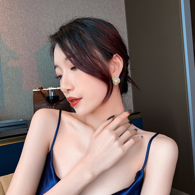 Khuyên tai thiết kế kiểu hình vuông đơn giản sang trọng thời trang 2021 cho nữ