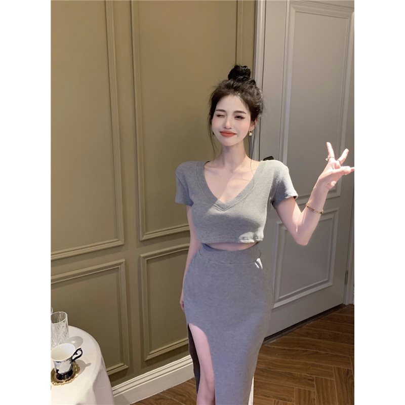 Bộ Áo Ngắn Tay Cổ Chữ V + Chân Váy Xẻ Tà Xinh Xắn Theo Phong Cách