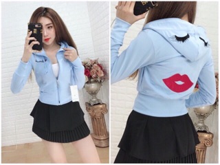 Khoác lửng ôm eo thêu môi dễ thương