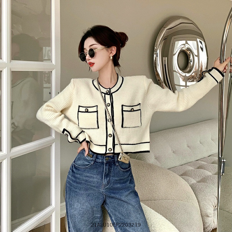 Áo len nữ tay dài gài nút khuy viền kiểu dáng ulzzang Hàn Quốc Fmstyle Saigon 21ALU11A961004 | BigBuy360 - bigbuy360.vn