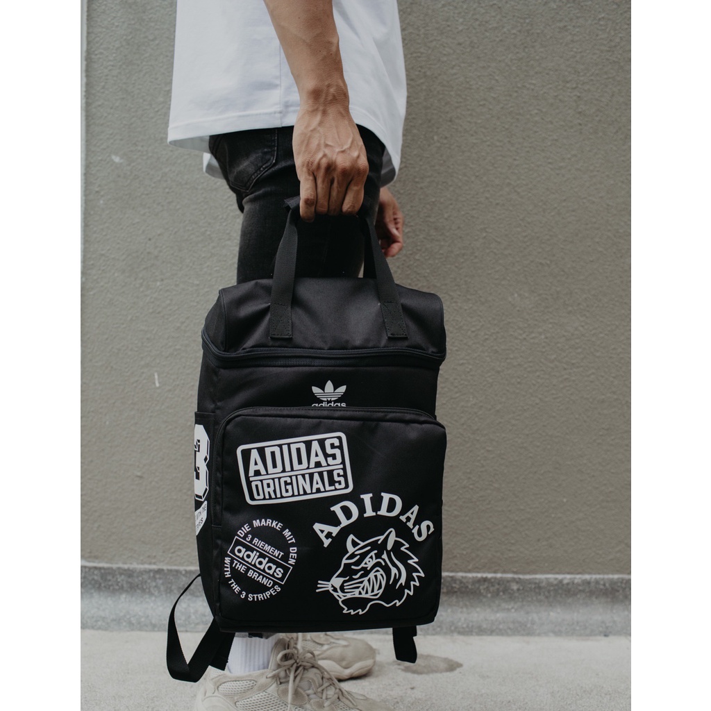 Balo Adidas Classic Graphic kiểu dáng unisex trẻ trung năng động, đựng vừa Laptop 14inch B07