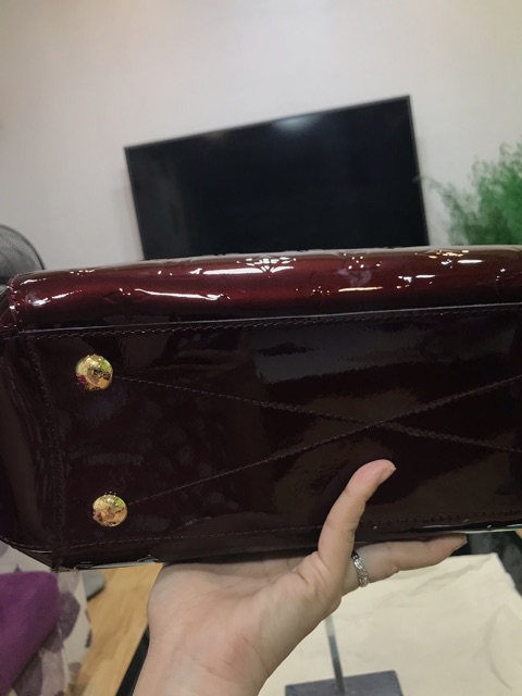 Túi màu đỏ mận