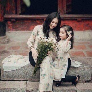 Set áo dài cách tân mẹ bé