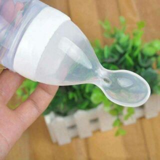 Bình ăn dặm silicone cho bé