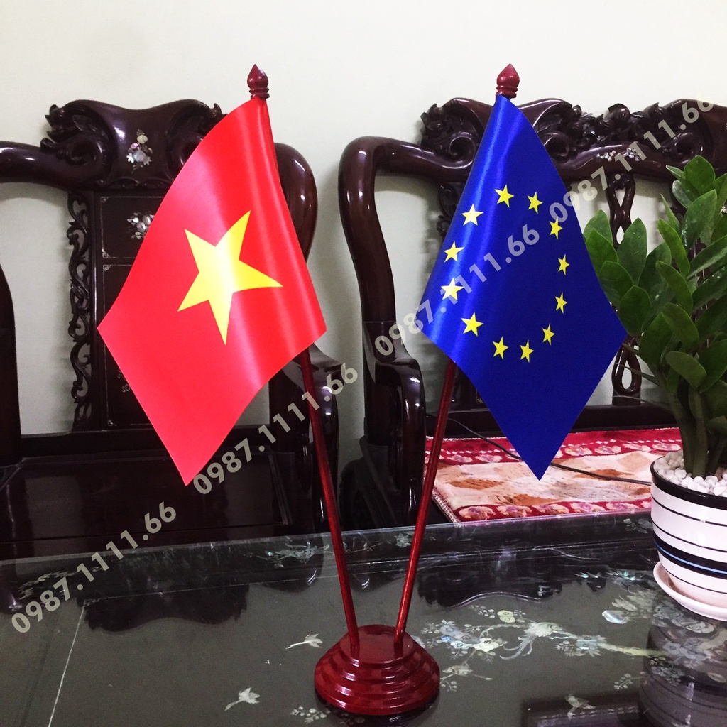 Cờ Để Bàn Đế gỗ Việt Nam - EU
