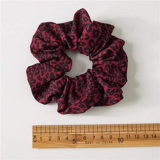 Chun cột tóc da báo scrunchie