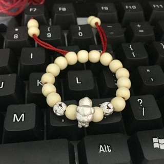 Vòng dâu cành mix bi cát bạc & con giáp
