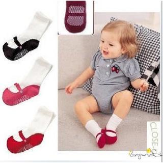 1 Đôi vớ giữ ấm chống trượt cho bé