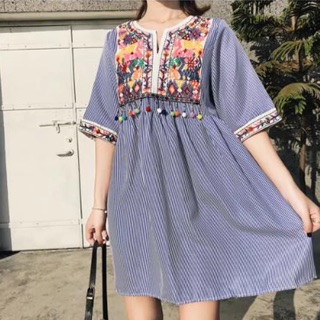 Váy thêu thổ cẩm trước ngực tua rua trắng/xanh