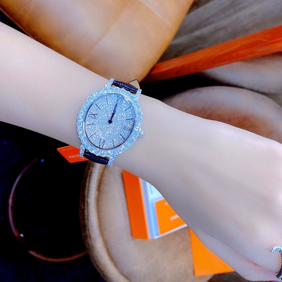 Đồng Hồ Davena Nữ Dây Da Đen 32mm Mặt Oval Đính Đá