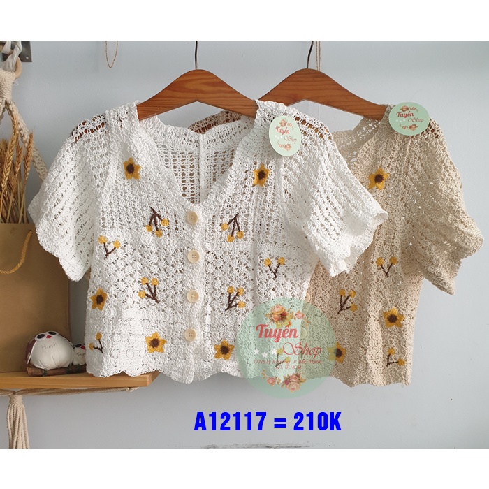 Áo ren móc croptop thêu hoa vàng