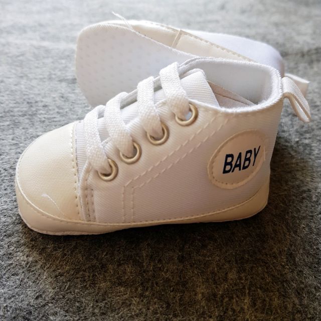 Giày baby trắng cho bé
