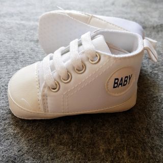 Giày baby trắng cho bé