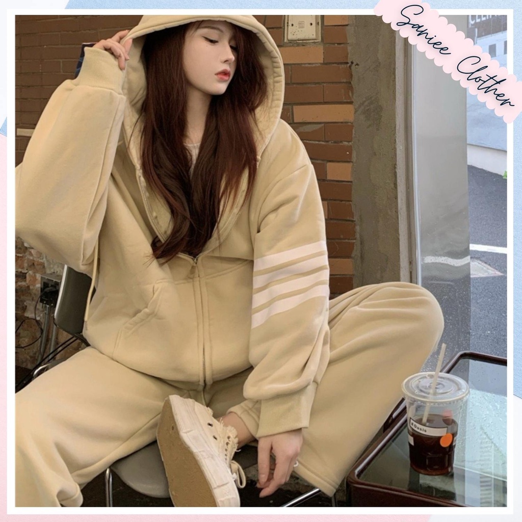 Sét bộ áo khoác nỉ hoodie nam nữ Thome Browne khóa kéo có mũ tay phối sọc trắng kèm quần cạp chun dày Saniee Clother