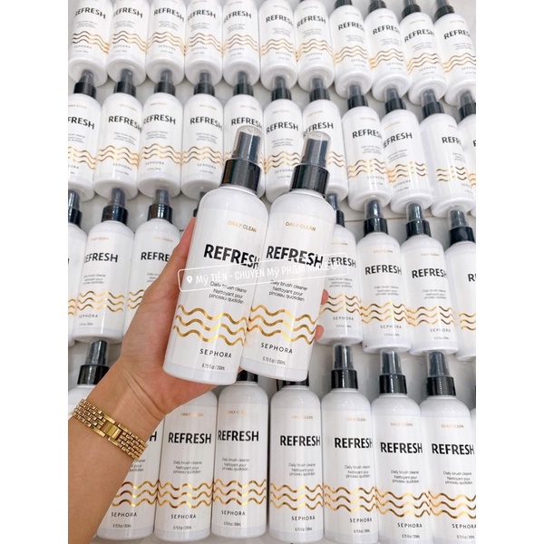 Xịt rửa cọ Sephora.